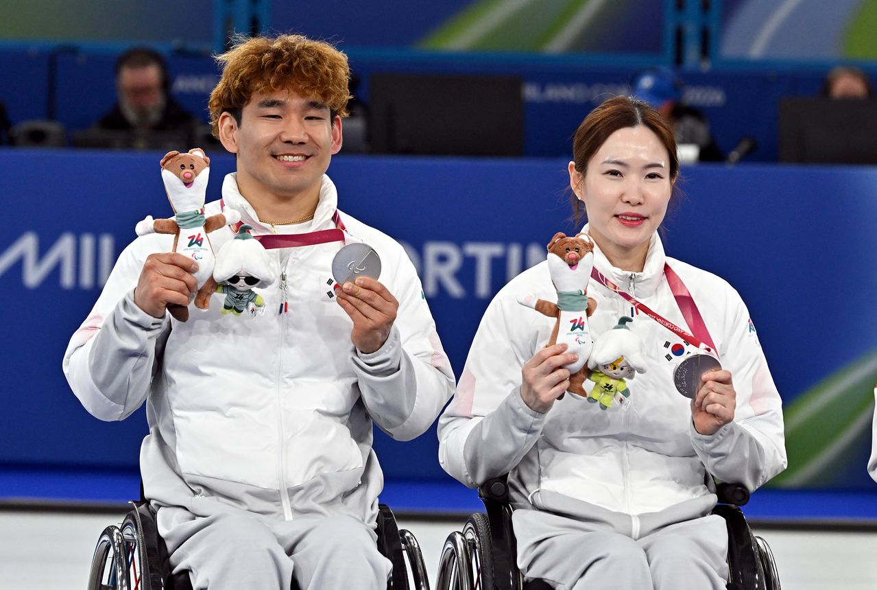‘남매 케미’ 백혜진·이용석, 휠체어컬링 은메달