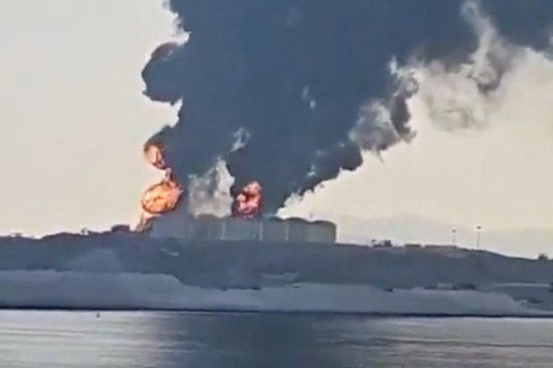 [사진] 이란 드론 공격 받은 오만 항구