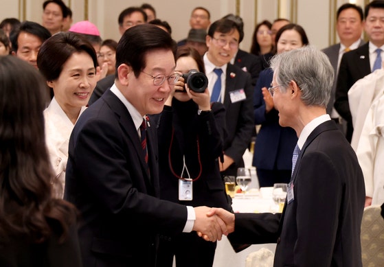 [사설] 법왜곡죄 1호 고발 대법원장…사법부 흔들기 우려가 현실로