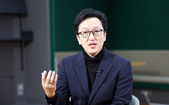 문화심리학자 한민 숙명여대 사회심리학과 외래교수가 중앙일보 'VOICE'시리즈와 인터뷰하고 있다.지난해 한 교수는 책「도대체 한국인은 왜 그럴까」「한국인의 부자 유전자」등을 펴내며 문화심리학적 관점에서 한국 사회 
