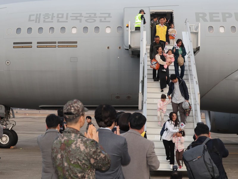 [사진] 한국인 204명 구출 ‘사막의 빛’ 성공…“이륙 직전 드론 공격 있었다”