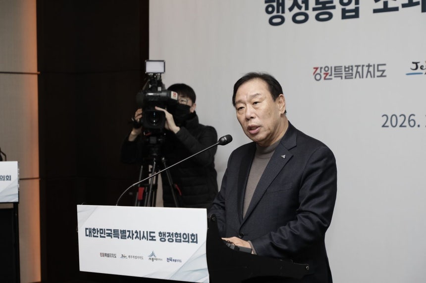 최민호 세종시장이 국회에 계류 중인 행정수도 완성 특별법 처리 등을 촉구하고 있다.[연합뉴스]