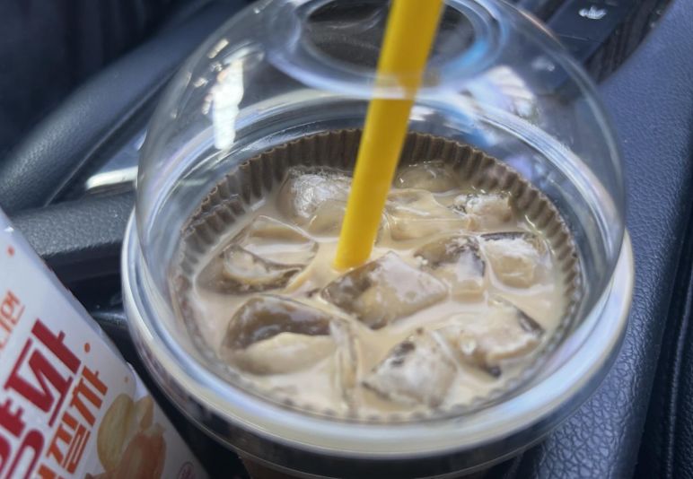 컵홀더가 안에 들어가 있는 모습.온라인 커뮤니티 캡쳐