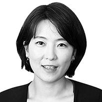 [박수련의 시시각각] 중국에 갇힌 애플, 노조에 잡힌 삼성