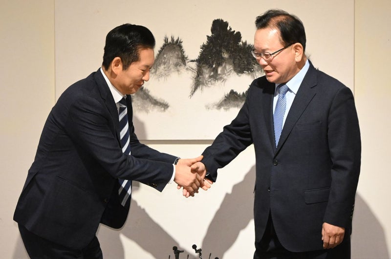 [사진] 정청래 “대구시장 나서달라” 김부겸 “30일 결정”