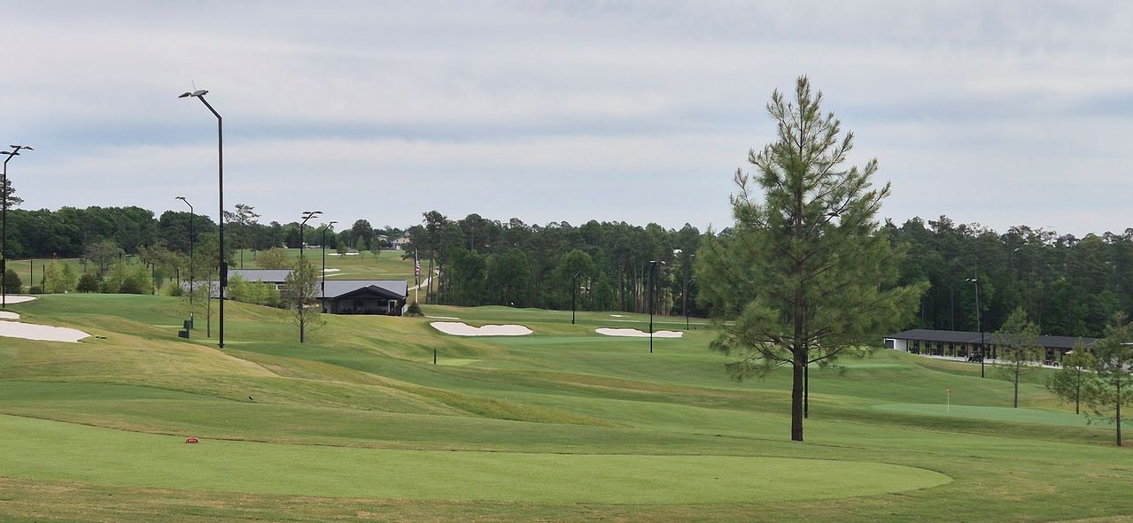 흑인 캐디들 애환의 코스…‘설계자’ 우즈는 사라졌고 VIP 행사 한창