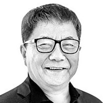 [정과리의 AI와 함께하는 인문여행] 인간은 사실 의식을 가진 AI이다