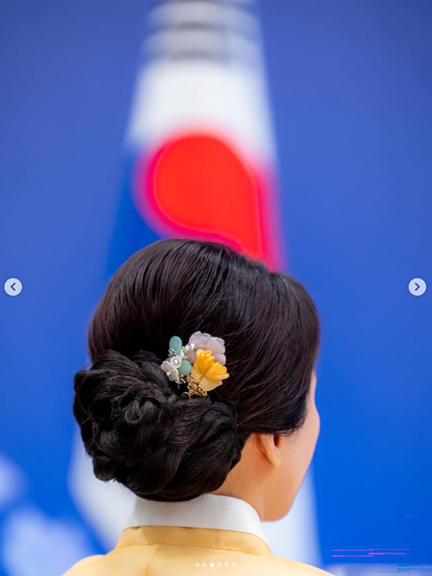 프랑스 대통령실 소속 사진가 알렉산드라 르봉의 6일 인스타그램 캡처