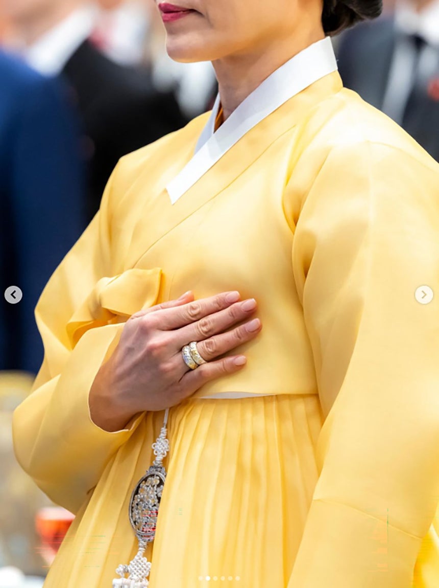 프랑스 대통령실 소속 사진가 알렉산드라 르봉의 6일 인스타그램 캡처