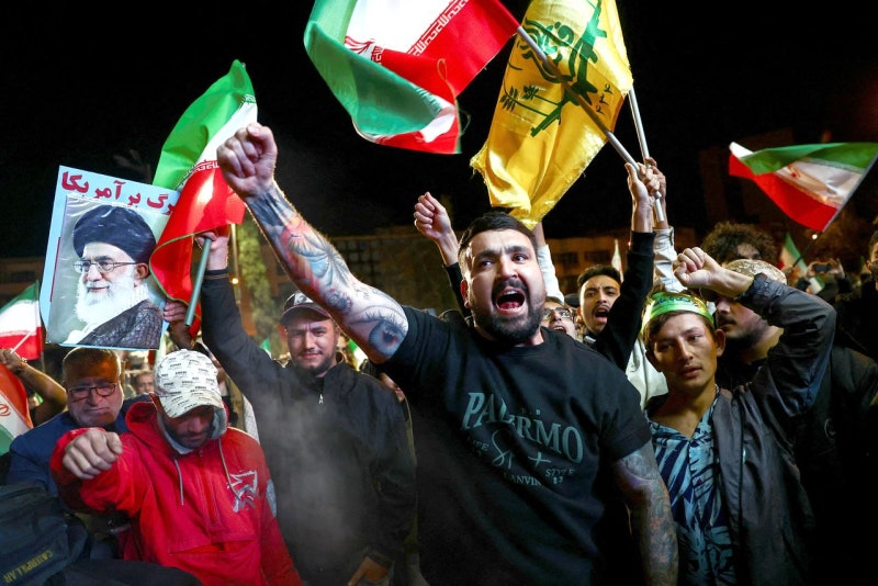 [사진] 휴전 소식에 거리로 나온 이란인들