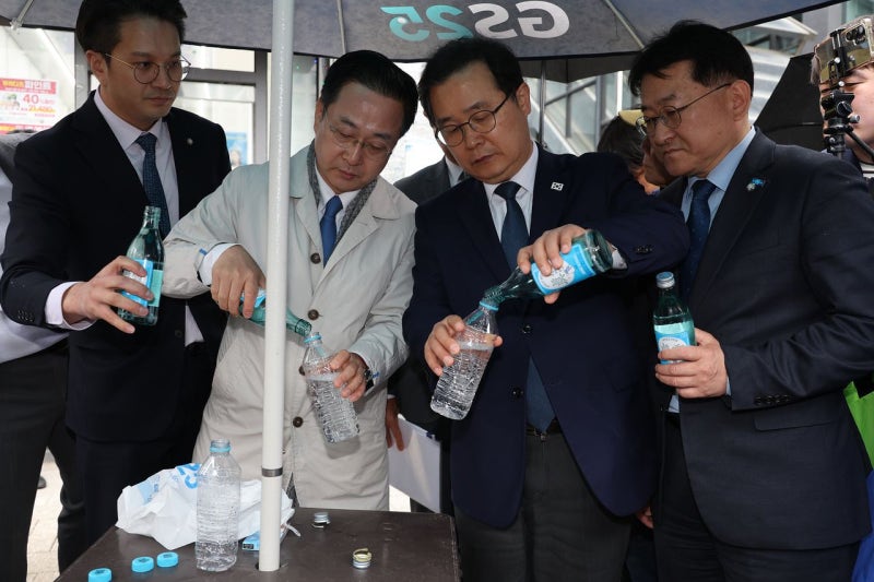 [사진] 국조특위 ‘연어 술파티’ 재연