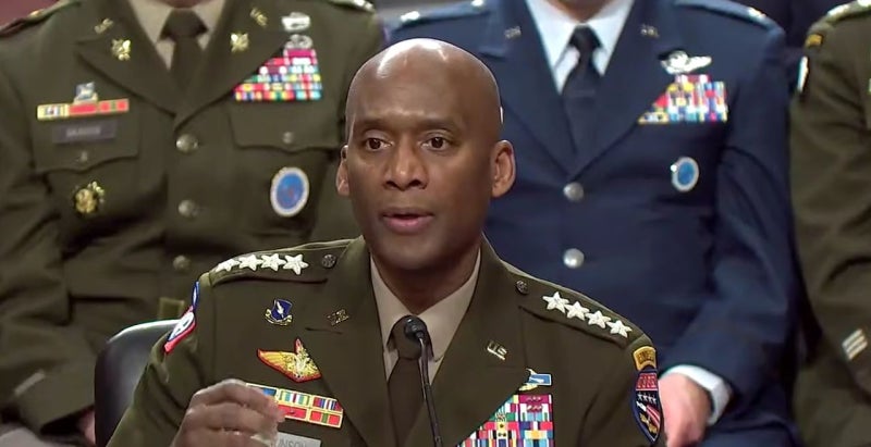 주한미군사령관 “사드 반출 없었다”…전작권 관련 “정치적 편의 우선 안돼”