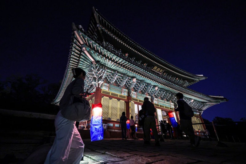 테라스서 클래식 들으며 가배 한잔…궁, 힙해졌다