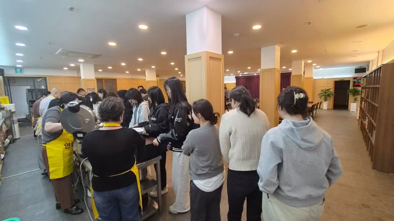 절밥 오픈런하는 청년들…‘거지맵’ 한달만에 126만명 이용