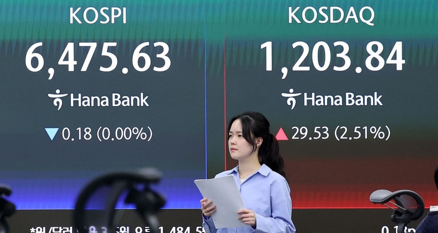 지난 24일 코스피는 전 거래일(6475.81)보다 0.18포인트(0.00%) 내린 6475.63,<a href=
