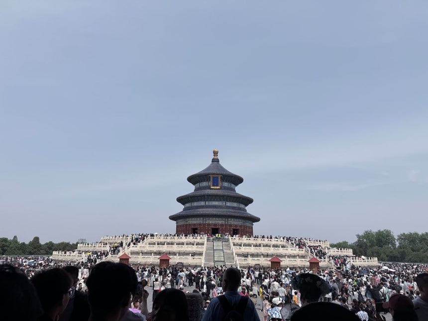 지난 1일 베이징 천단의 기년전에 관광객들이 가득하다.오는 14일 도널드 트럼프 미국 대통령과 시진핑 중국 국가주석이 이곳을 방문할 예정이다.신경진 특파원