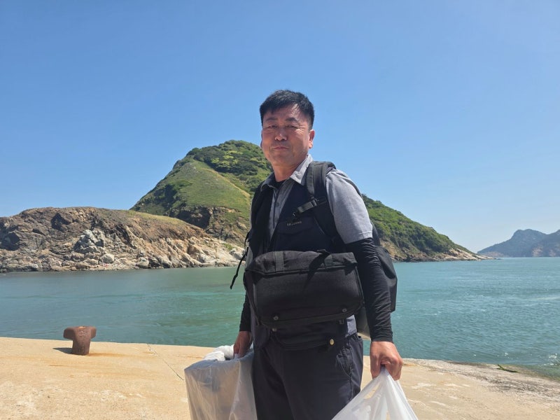 “이 양반 오면 다 살아난당께”…20년째 낙도 누비는 ‘신의 손’