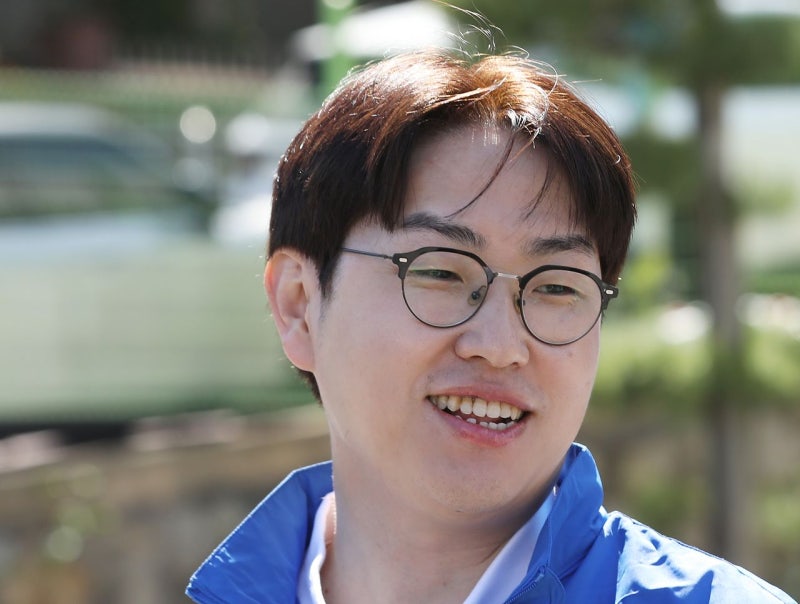 “중동 공주에게도 친근함 뽐내”…  ‘손털기’에 가려진 하정우 능력