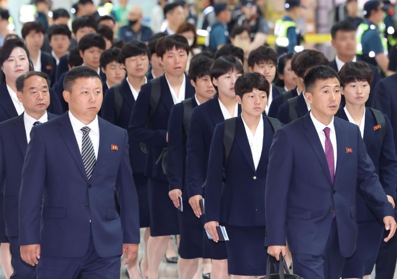 ‘북측’ 호칭에 발끈…자리 박차고 떠난 북한 축구단