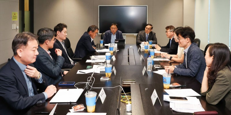 스타벅스 5·18 마케팅 논란, 사안 본질 파고드는 분석 필요