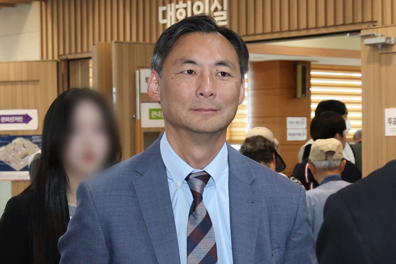 ‘이 대통령 명예훼손’ 모스 탄, 출국정지 취소소송 제기