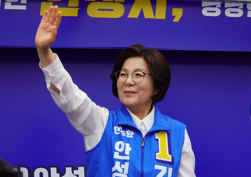 김보라 더불어민주당 안성시장 당선인은 이번 선거에서 승리하며 전국 첫 여성 3선 시장 기록을 세웠다.[연합뉴스]