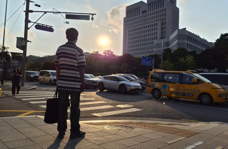 [단독] 배달 뛰며 변호사 꿈꾼 고학생, 가난은 기회까지 뺏었다