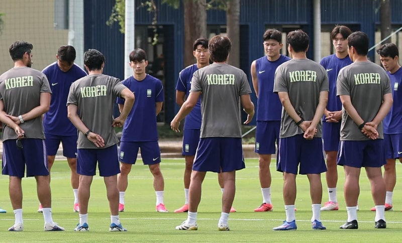 李 <b>대통령</b> “축구 대표팀, 갈고닦은 기량 마음껏 펼쳐주시길”