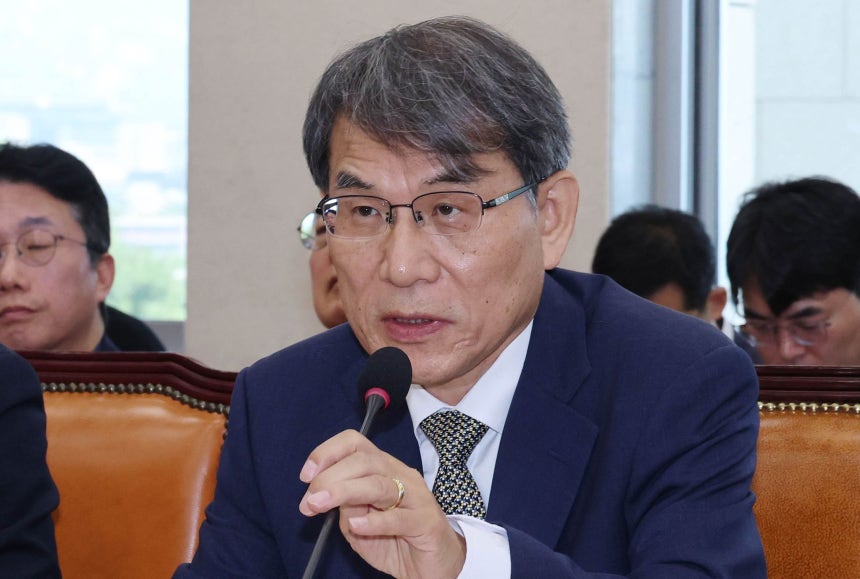 노태악 전 선관위원장이 23일 국회에서 열린 투표용지부족사태등국민참정권침해진상규명및선거관리개혁을위한국정조사특별위원회 전체회의에서 의원들 질의에 답하고 있다. 임현동 기자
