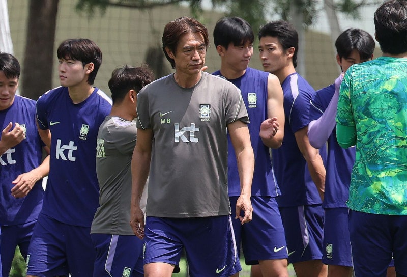 홍명보호 32강행 최악 변수…조 1위 <b>멕시코</b>, 주전 대거 뺀다