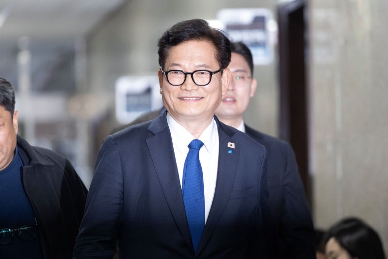 “한국 <b>축구</b> 최대 적은 <b>축구협회</b>”…송영길, 히딩크까지 꺼냈다