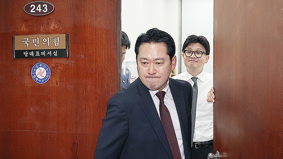 “초대 감사합니다” 한동훈 인사에…장동혁, 포럼 텔레방 나갔다
