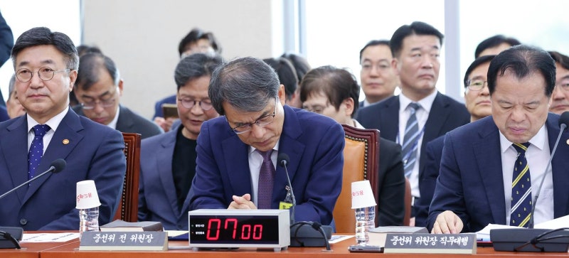 “사퇴 안하면 탄핵” 야당 압박에, 위철환 “사퇴가 무책임”