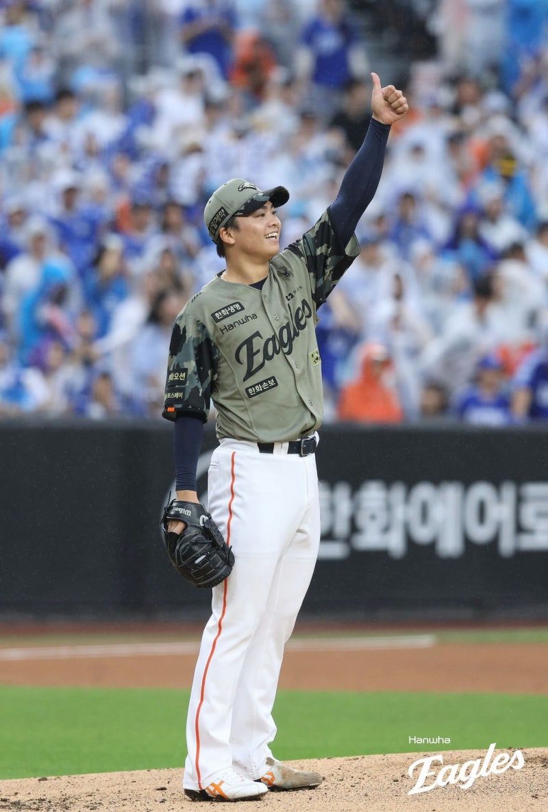 “이런 팬 사랑 처음”…한화의 ‘왕서방’ 왕옌청, 식당서 함박웃음 지은 사연