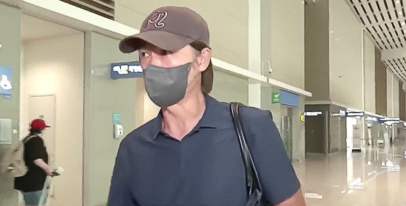 [사진] “언젠가 이야기할 것” 홍명보 돌연 미국행