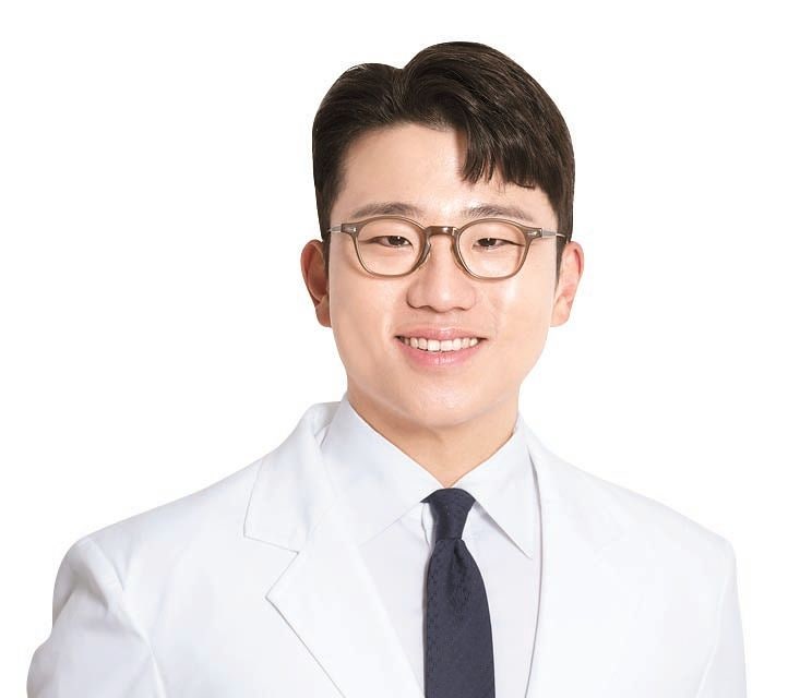 걷기 힘든 발목관절염, 인공관절로 움직임 살려야 [Health&]