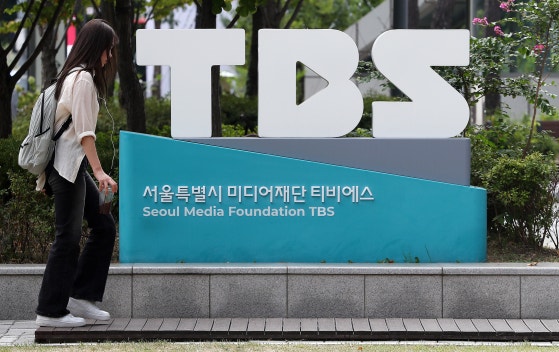민주당의 서울시의회, TBS 지원 강행…오세훈과 첫 충돌예고