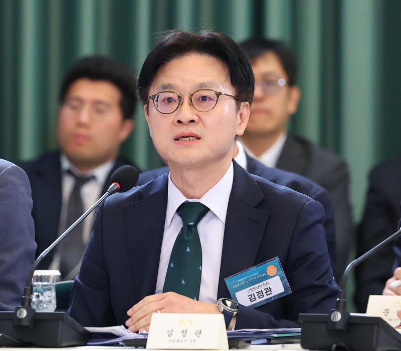 [사설] 메가특구법, 주 52시간 예외조항 꼭 넣어야