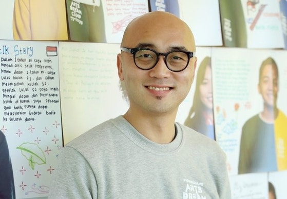 배재고 화환 때린 <b>하림</b> “5·18 유족인 내가 일베?…참 기묘한 서커스”