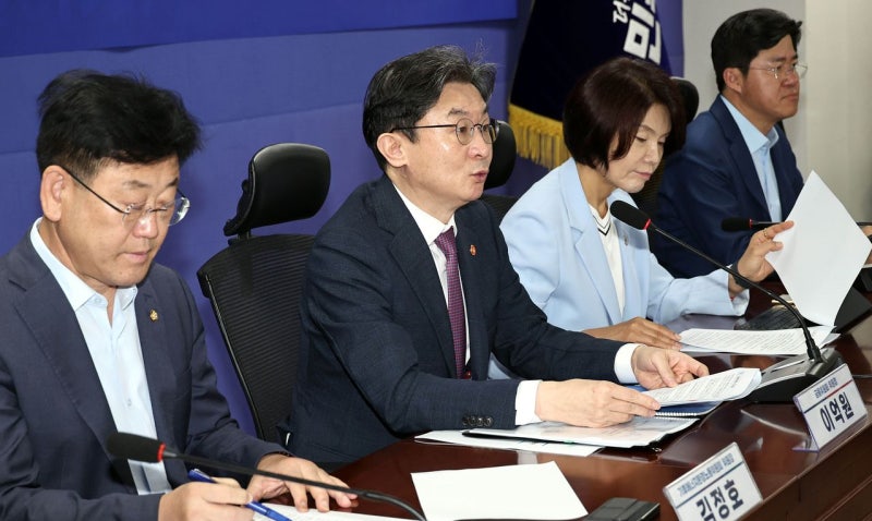 [사설] ESG 공시 의무화…기업에 부담 떠안겨선 안 된다