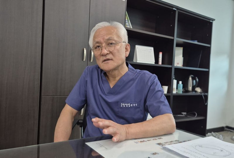 원장 2번 지낸 유일한 정신과 의사 “혼자라도 병원 지킬 것”