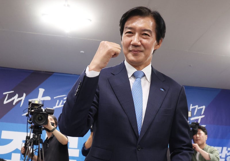 조국, 지지자에 “모임명에 ‘조국’ 빼달라…제 <b>뜻</b> 있는 것처럼 오해”