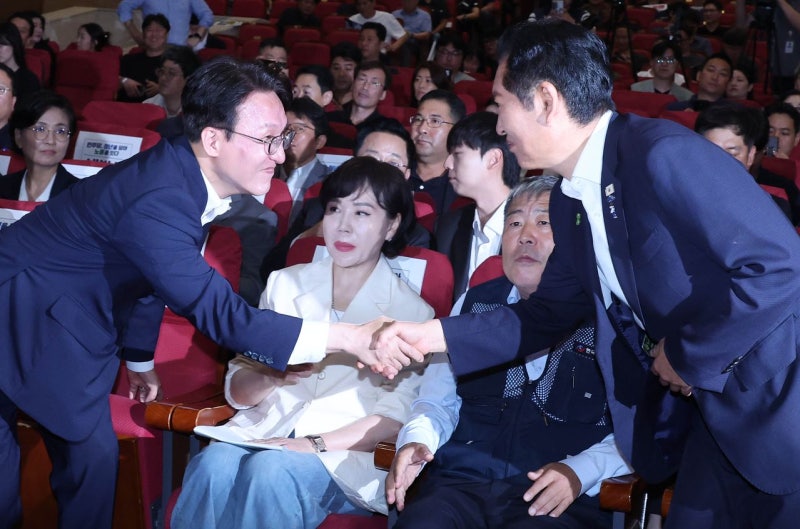 [사진] 노동토론회서 만난 김민석·정청래