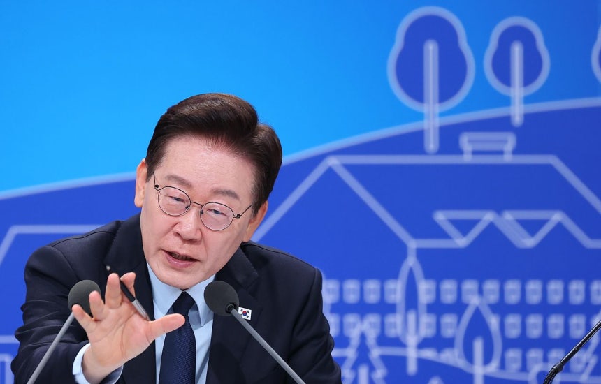 이재명 대통령이 23일 서울 여의도 KBS 별관에서 열린 부동산정책 국민 대토론회에서 발언을 하고 있다.뉴시스