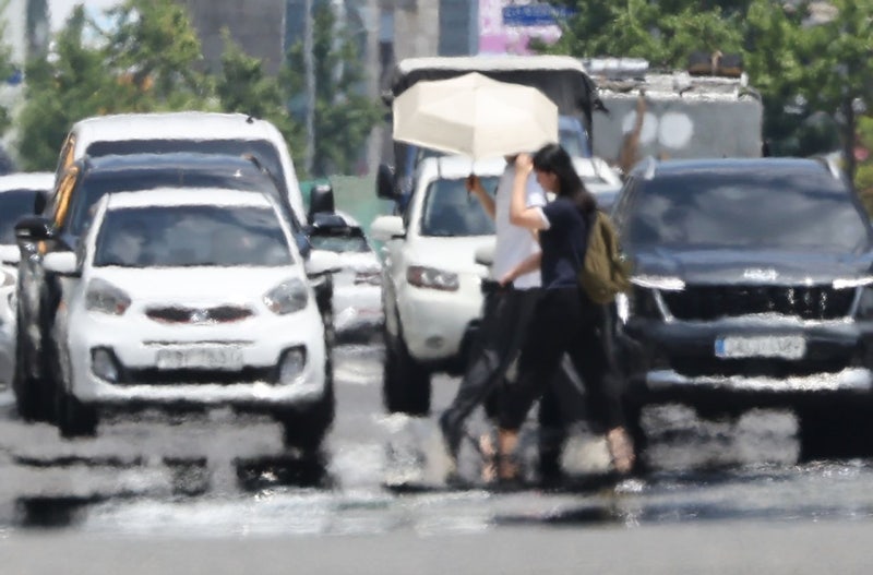 대구 등 <b>폭염중대경보</b> 확대…“최고 39도, 생명 위협하는 극단 더위”