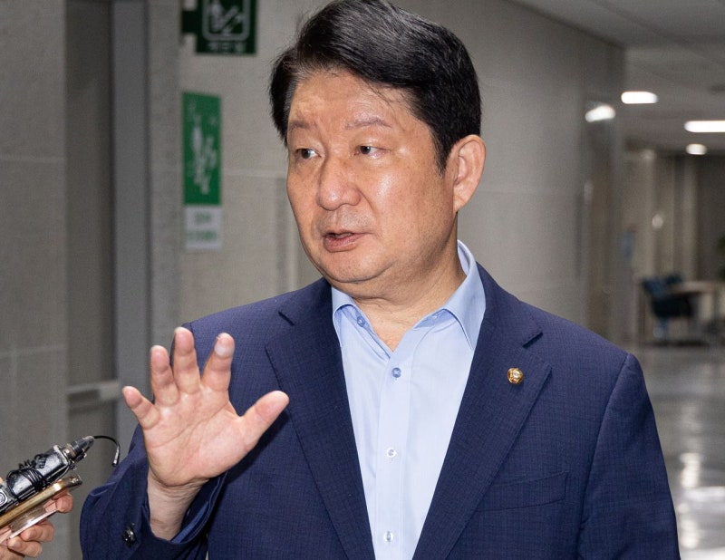 [사설] 상임위 불만 멱살, 신천지 공방…여야 저질 정치 경쟁하나