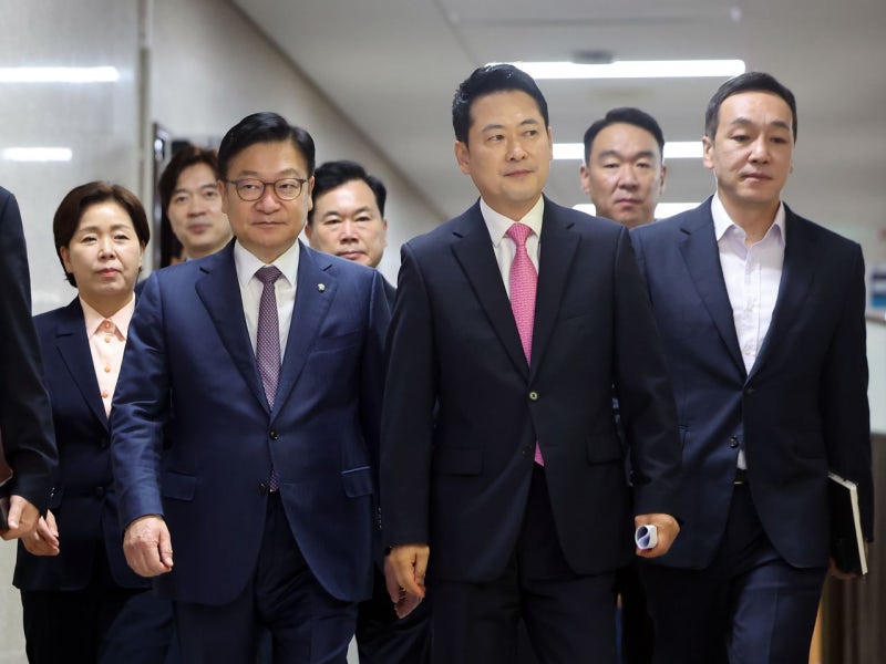 [속보] <b>국힘 최고위</b> “‘<b>멱살</b>’ 권영진 최고수준 징계 필요 공감대”