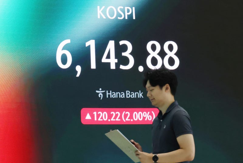 [속보] <b>코스피 급락</b>에 장중 5700 붕괴…하닉 150만원도 깨졌다