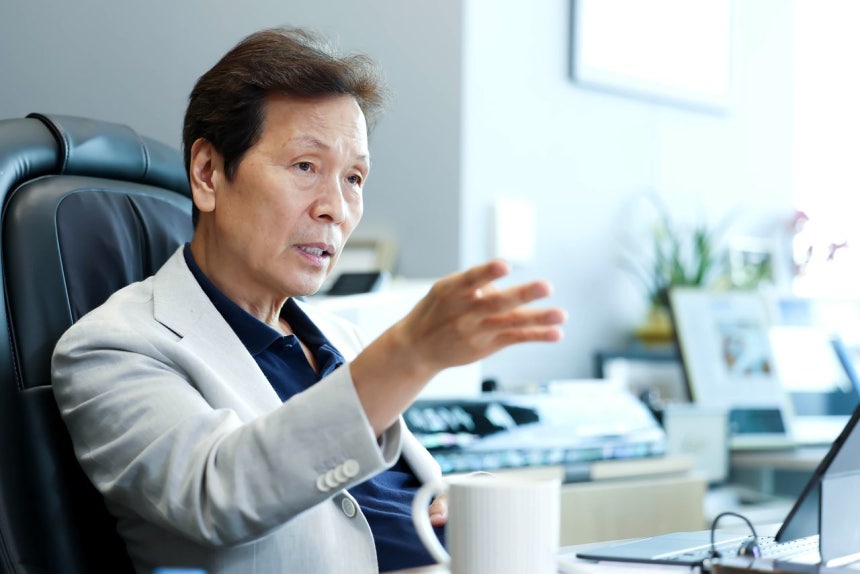 ‘ETF 아버지’배재규 한국투자신탁운용 대표가 30일 단일종목 레버리지 ETF에 대해 “상장폐지가 아니라 자연사시켜야 한다”고 주장했다.사진은 지난달 22일 중앙일보와 인터뷰하고 있는 모습.임현동 기자