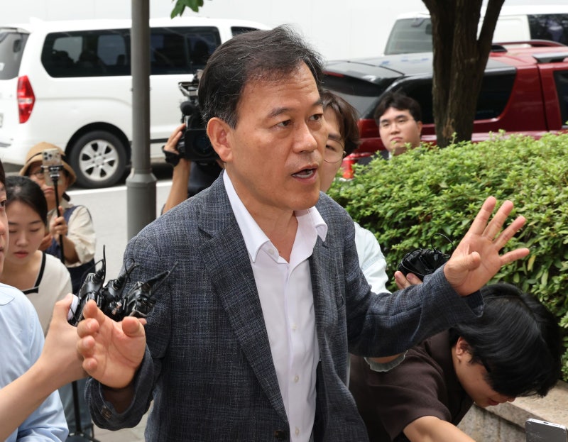 [속보] <b>종합특검</b>, ‘관저 이전 의혹’ 윤한홍 의원 <b>9시간 조사</b>